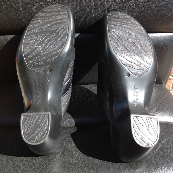 Naot black leather mixed media ying yang  clogs size 40 - Picture 4 of 5